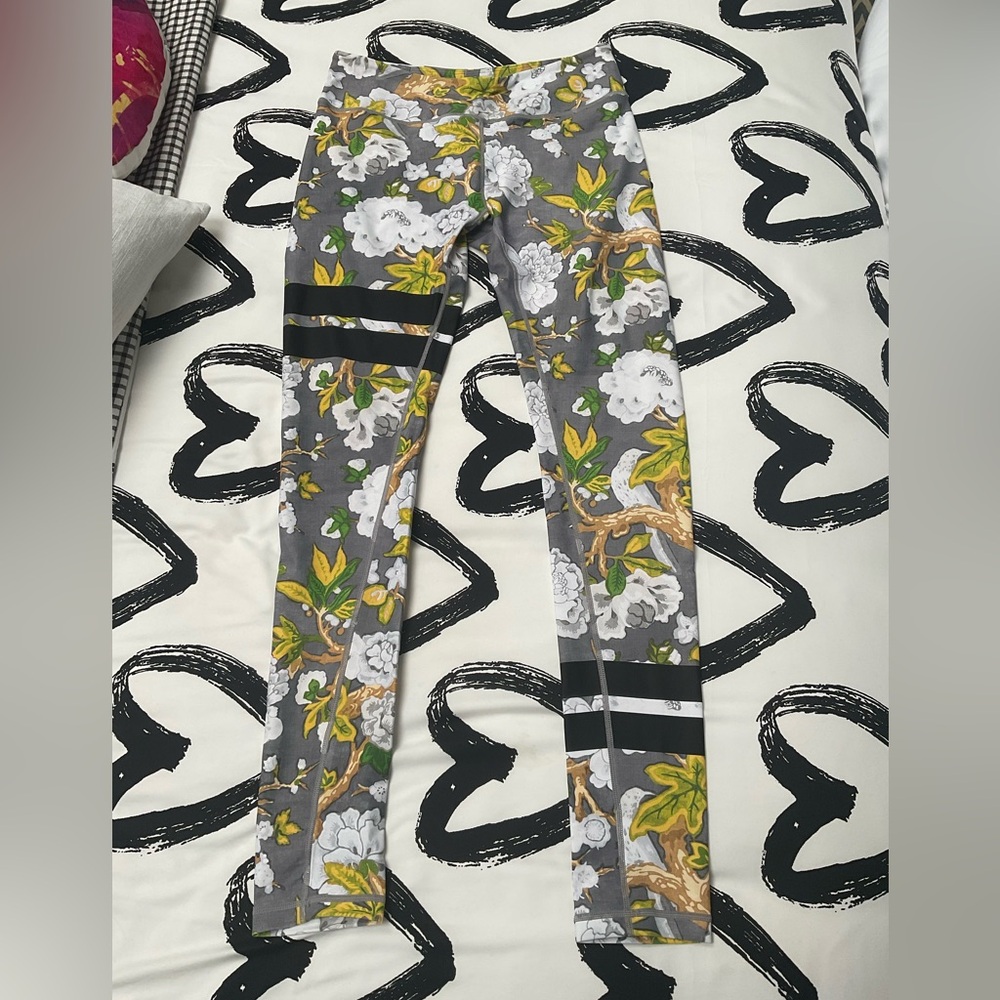Gray and Yellow Artistic Leggings with Floral Print